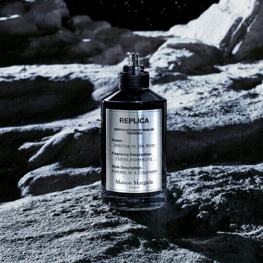 Replica Moon
